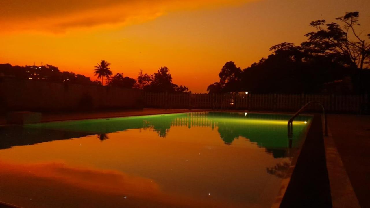 Capital Regency Hotel Kandy Buitenkant foto